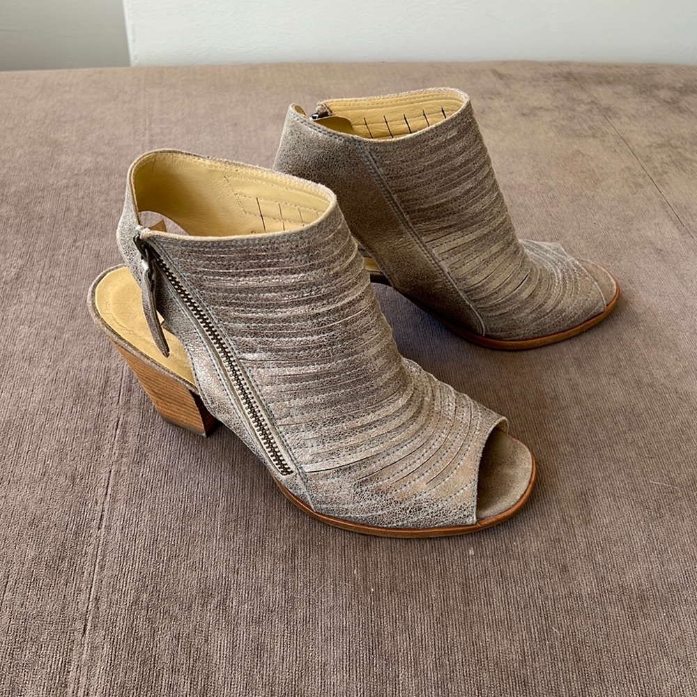 Paul Green distressed silver leather stacked heels